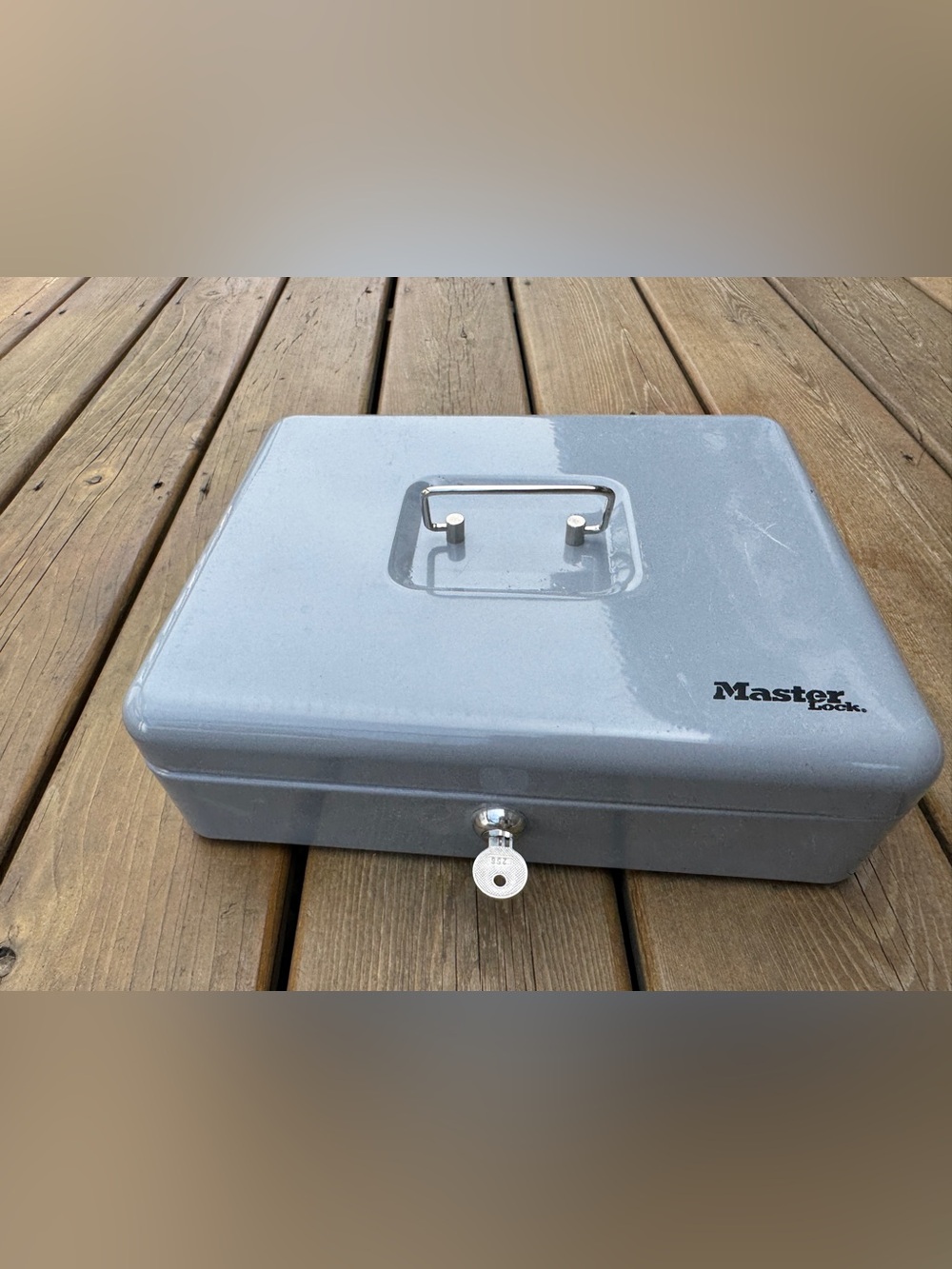 Master Lock Cash Box Key Lock with Key - Picture 3 of 8